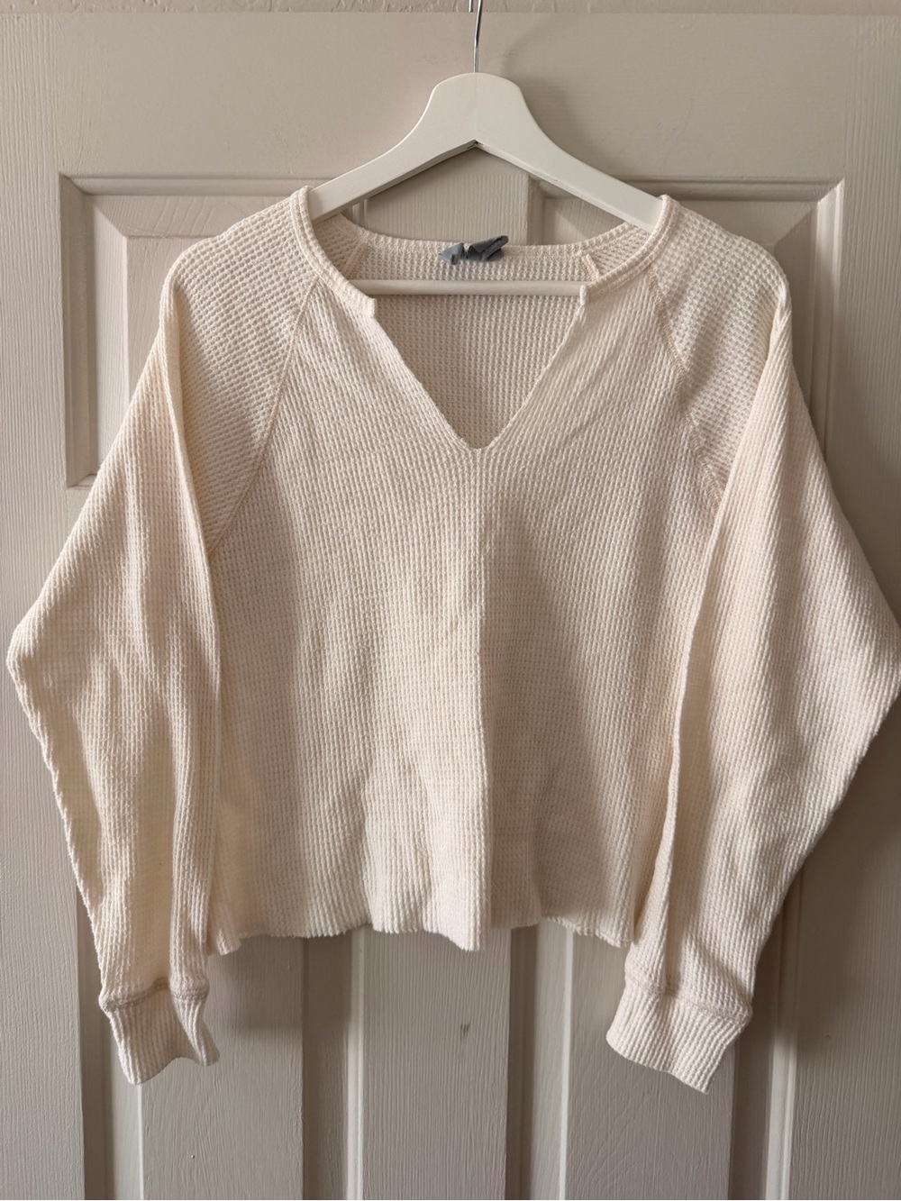 Sky and Sparrow Cream Waffle-Knit V-Neck Long Sleeve Top